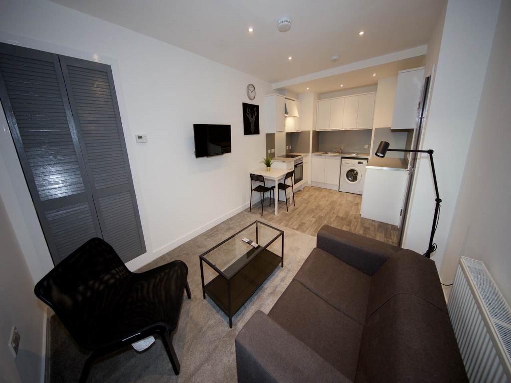 22, Lounge Kitchen