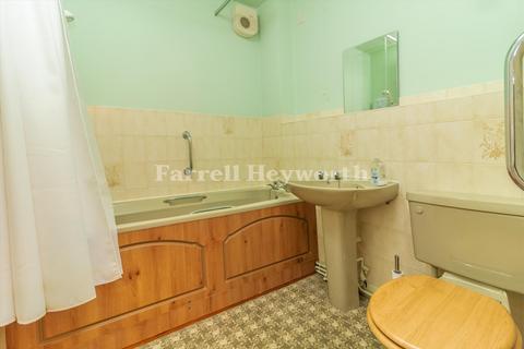 2 bedroom flat for sale, Regent Court, Preston PR2