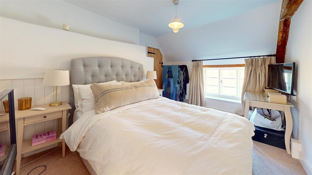Bedroom (1).jpg