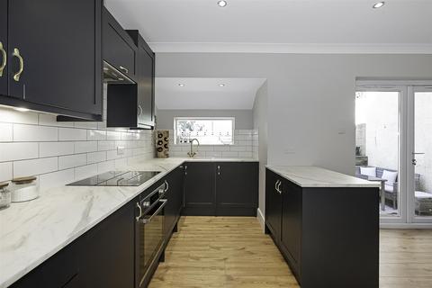 285 Stafford Road, Caterham, CR3 6NL