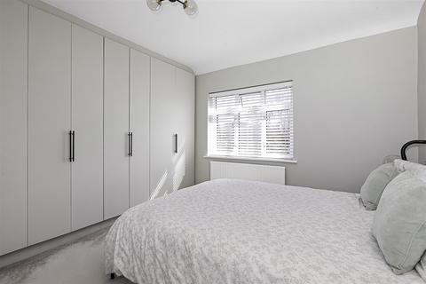 285 Stafford Road, Caterham, CR3 6NL