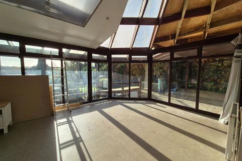 6 bedroom house of multiple occupation for sale, Kings Road, Alton, Hampshire, GU34 1PZ