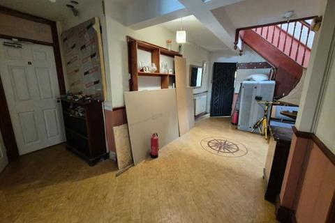 6 bedroom house of multiple occupation for sale, Kings Road, Alton, Hampshire, GU34 1PZ