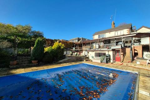 6 bedroom house of multiple occupation for sale, Kings Road, Alton, Hampshire, GU34 1PZ