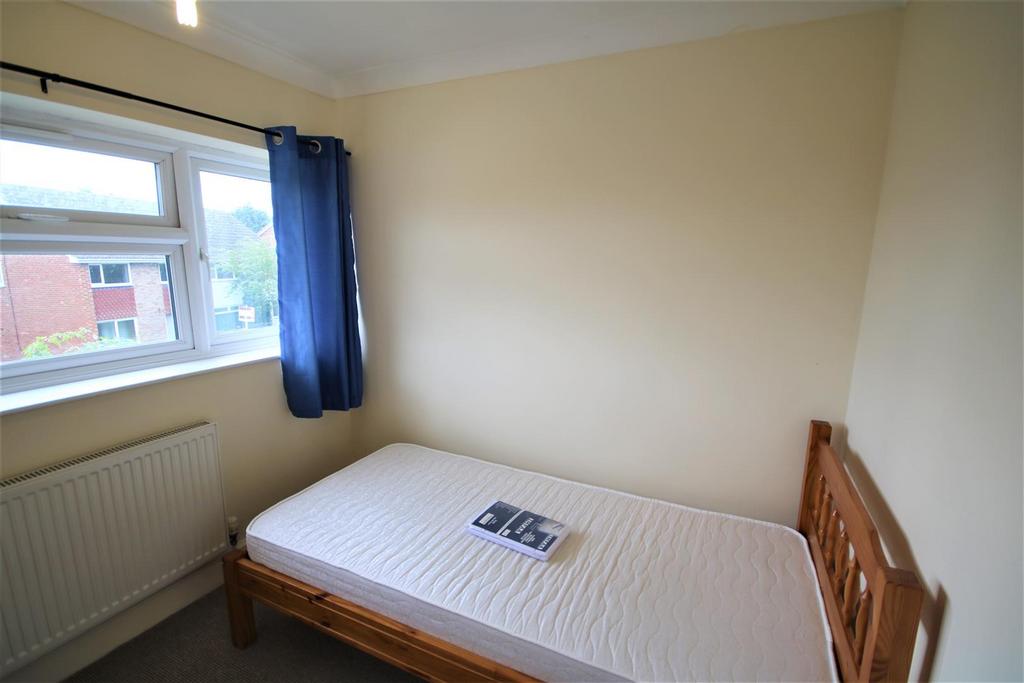 Bedroom  3a.JPG
