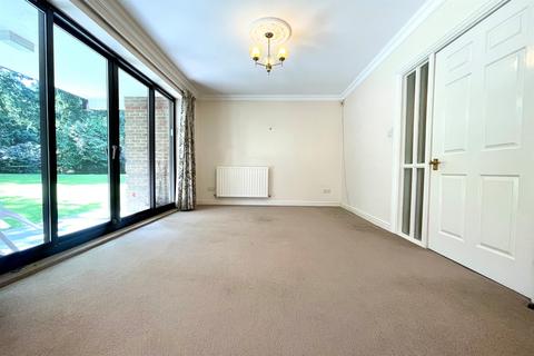 3 bedroom flat for sale, Branksome Park