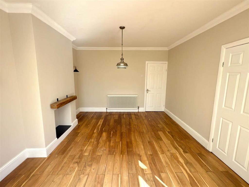 DINING ROOM.jpg
