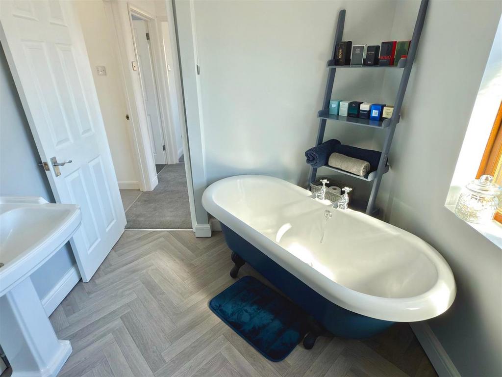 Bathroom.jpg