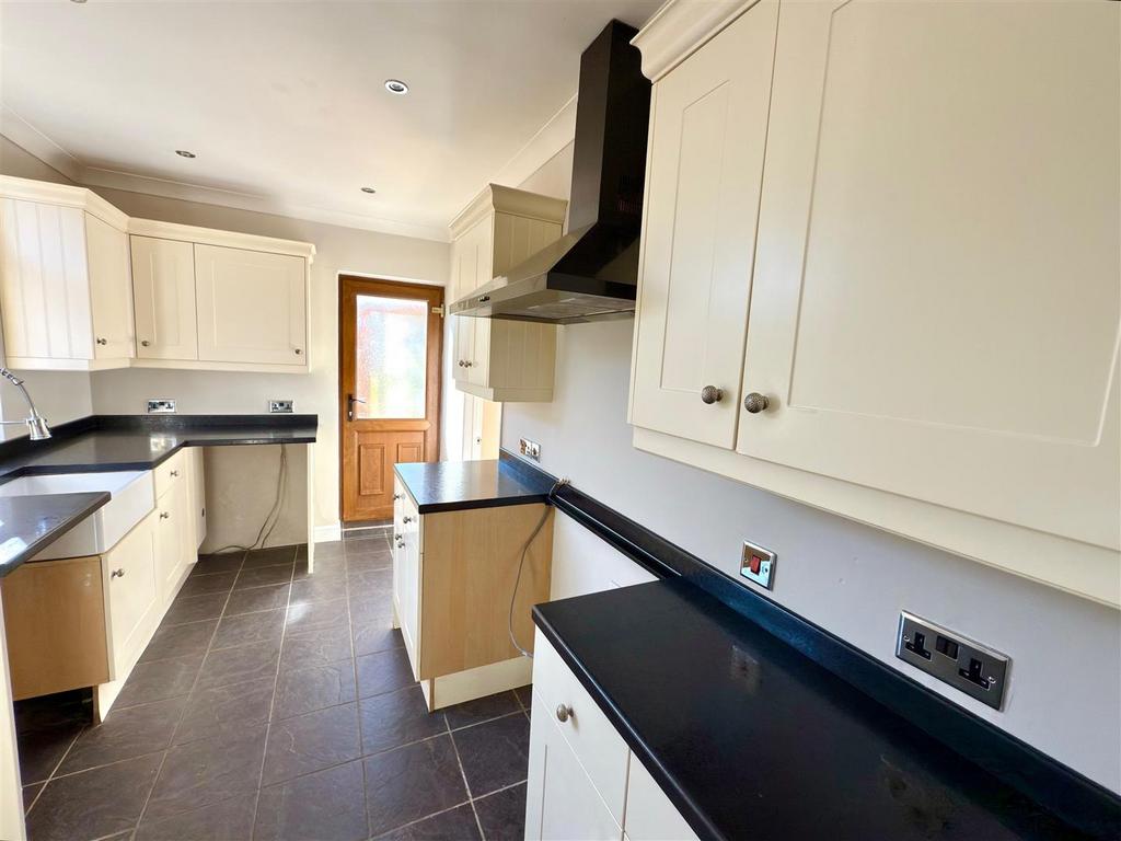 KITCHEN AREA.jpg