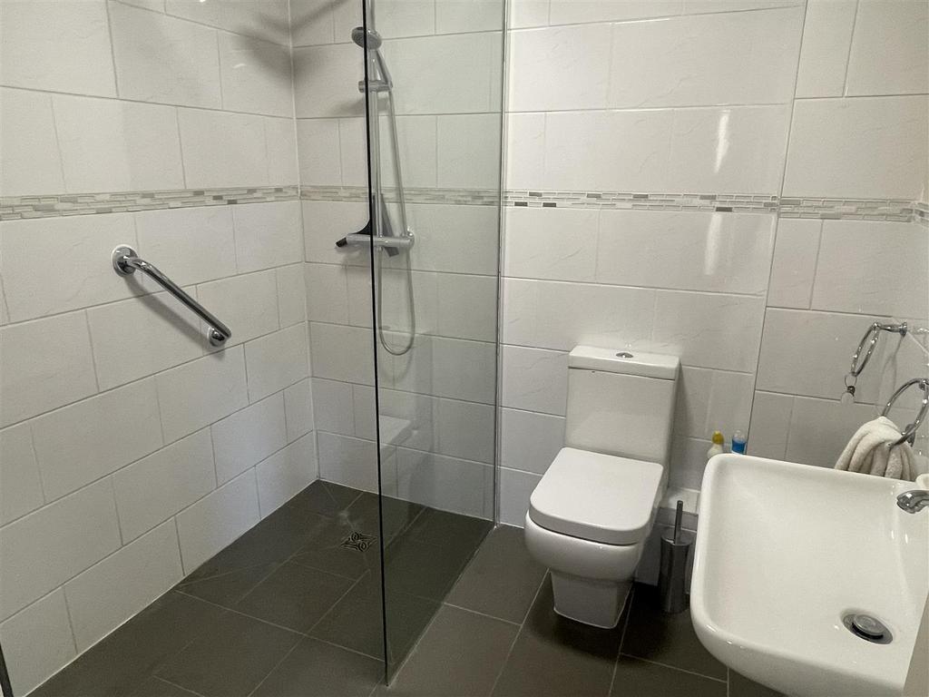 Wet Room.JPG