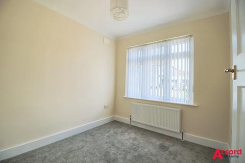 2 bedroom semi-detached bungalow to rent, Heather Gardens, Romford, RM1