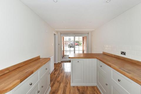 3 bedroom townhouse for sale, 5 Heathlands House, Gaskell Avenue, Knutsford, WA16