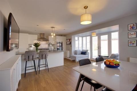 5 bedroom detached house for sale, Langthorpe Close, Hessle