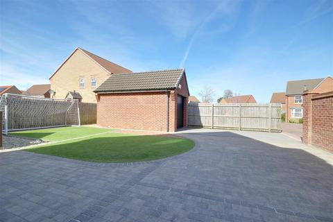 5 bedroom detached house for sale, Langthorpe Close, Hessle
