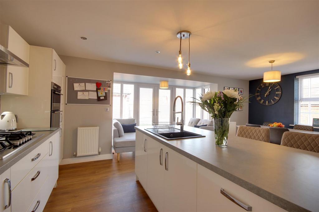 Living/Dining Kitchen