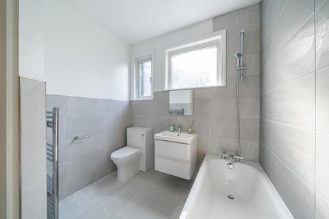 25 Wilton Road, London, N10 1LX