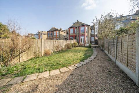 25 Wilton Road, London, N10 1LX