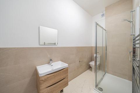 25 Wilton Road, London, N10 1LX