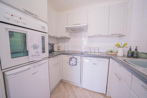 2 bedroom flat for sale, Shelly Crescent, Shirley, B90