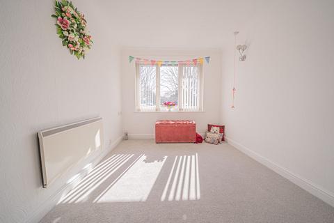 2 bedroom flat for sale, Shelly Crescent, Shirley, B90