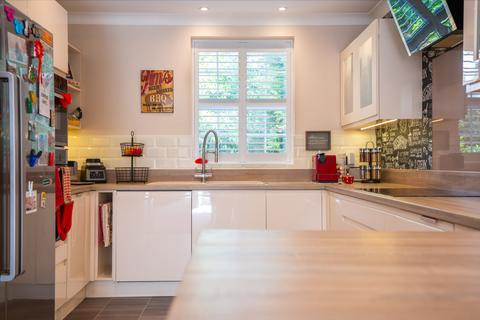 26 Queens Gardens, Bournemouth, BH2 6BH