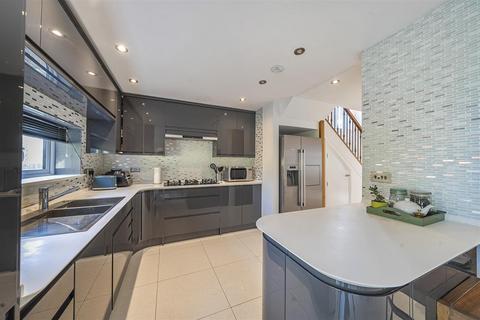 6 bedroom detached house for sale, Edgwarebury Lane, Edgware