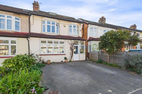 32 Borden Avenue, Enfield, EN1 2BY