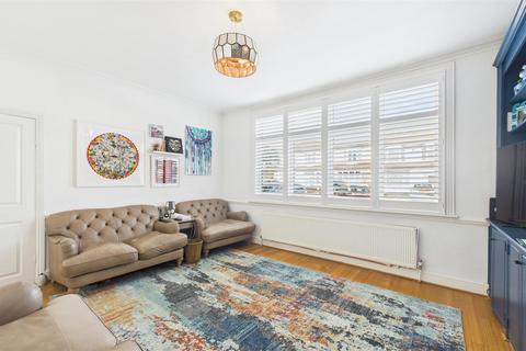 32 Borden Avenue, Enfield, EN1 2BY