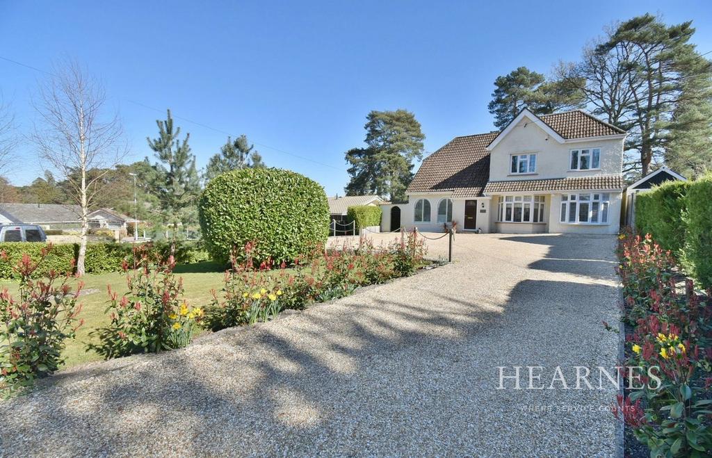 New Road, Ferndown, BH22 4 bed detached house - £760,000