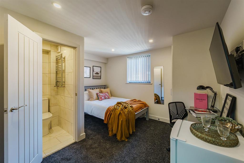 019-A7 R02912-HDR.jpg