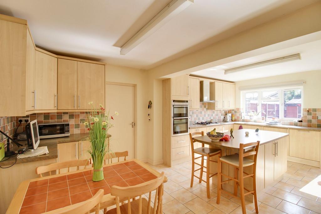 Kitchen / Breakfast Room
