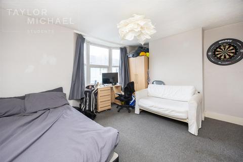 4 bedroom terraced house to rent, Park Crescent Road, Brighton