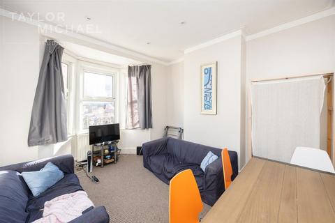 4 bedroom terraced house to rent, Bentham Road, Brighton