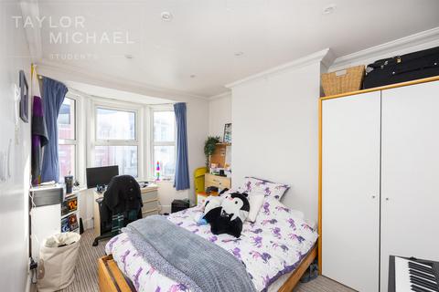 4 bedroom terraced house to rent, Bentham Road, Brighton