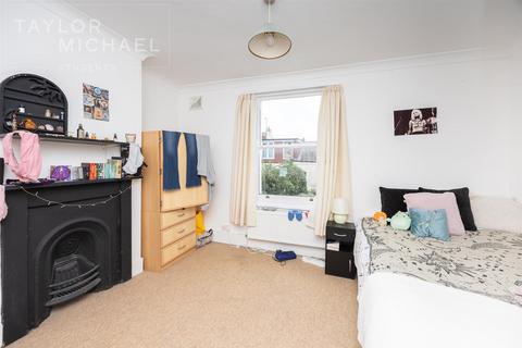 6 bedroom end of terrace house to rent, Cromwell Street, Brighton