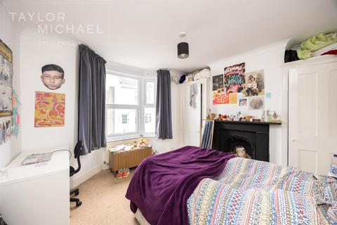 6 bedroom end of terrace house to rent, Cromwell Street, Brighton