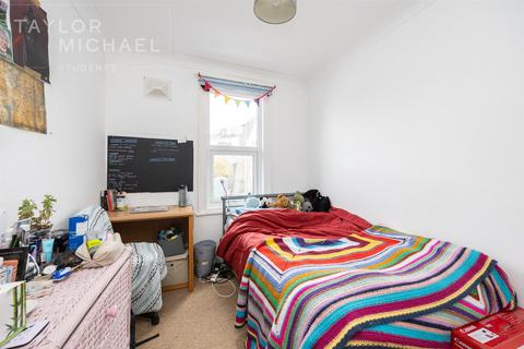 6 bedroom end of terrace house to rent, Cromwell Street, Brighton