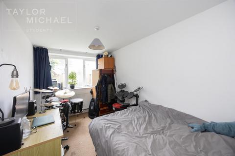 6 bedroom end of terrace house to rent, Cromwell Street, Brighton