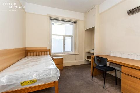 1 bedroom in a house share to rent, Bedford Square, Brighton