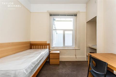 1 bedroom in a house share to rent, Bedford Square, Brighton
