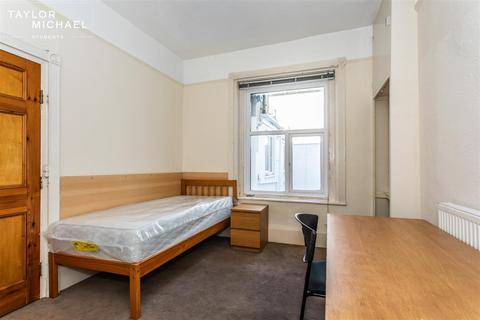 1 bedroom in a house share to rent, Bedford Square, Brighton