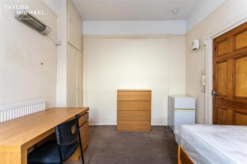 1 bedroom in a house share to rent, Bedford Square, Brighton