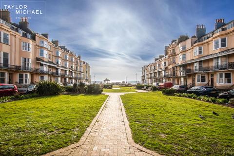 1 bedroom in a house share to rent, Bedford Square, Brighton