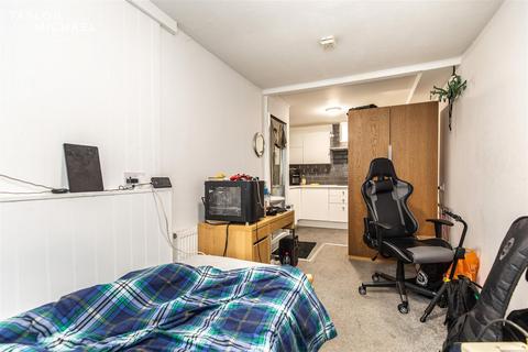 1 bedroom in a house share to rent, Bedford Square, Brighton