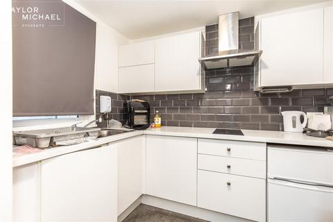 1 bedroom in a house share to rent, Bedford Square, Brighton
