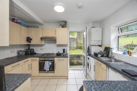 6 bedroom semi-detached house to rent, Manton Road, Brighton