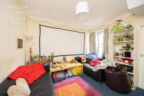 3 bedroom terraced house to rent, Mafeking Road, Brighton