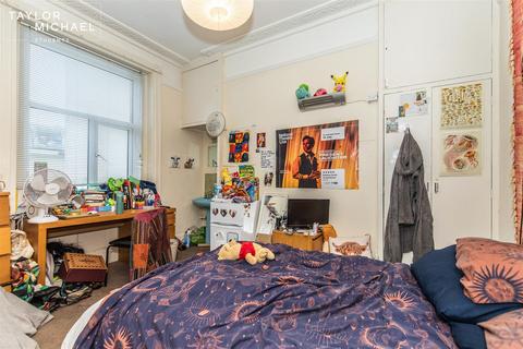 1 bedroom in a house share to rent, Bedford Square, Brighton