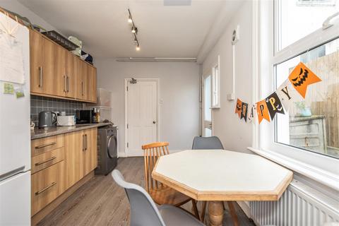 5 bedroom terraced house to rent, Bernard Road, Brighton