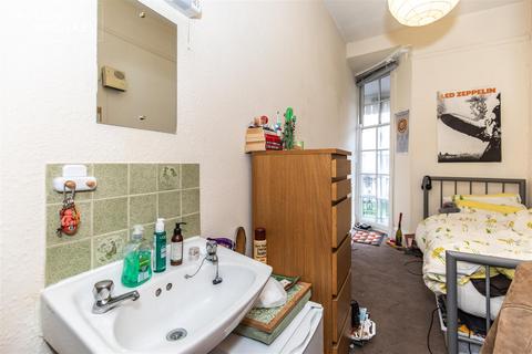 1 bedroom in a house share to rent, Bedford Square, Brighton